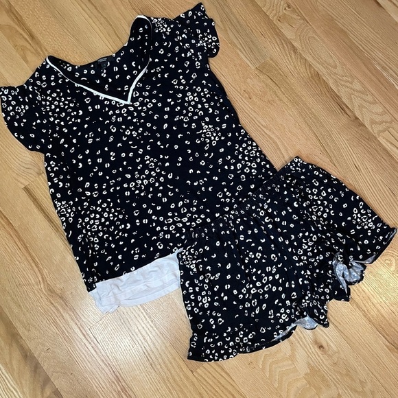 Simply Vera Vera Wang Other - Vera Wang Pajama Set Black and White Shirt with Shorts Women’s Size Small